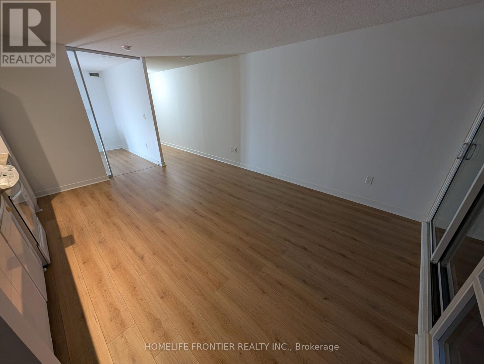 912 - 4k Spadina Avenue, Toronto, Ontario  M5V 3Y9 - Photo 4 - C12443034