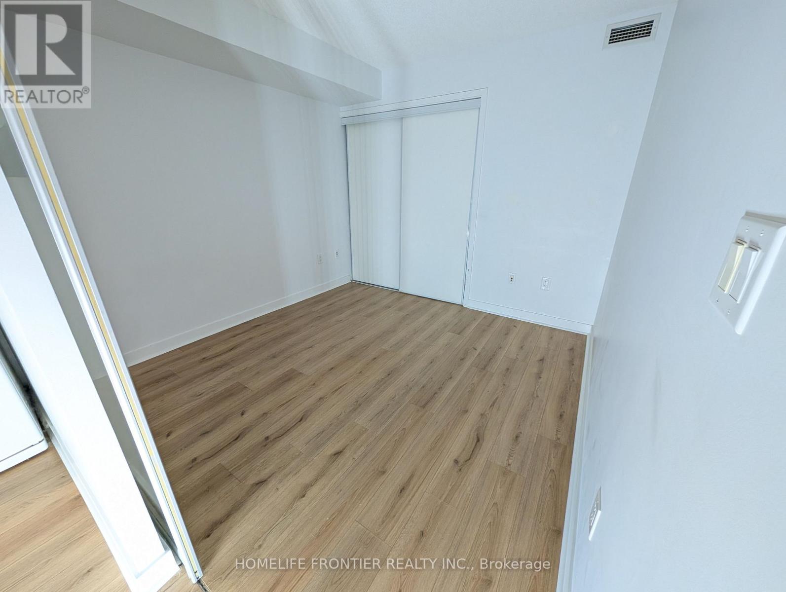 912 - 4k Spadina Avenue, Toronto, Ontario  M5V 3Y9 - Photo 5 - C12443034