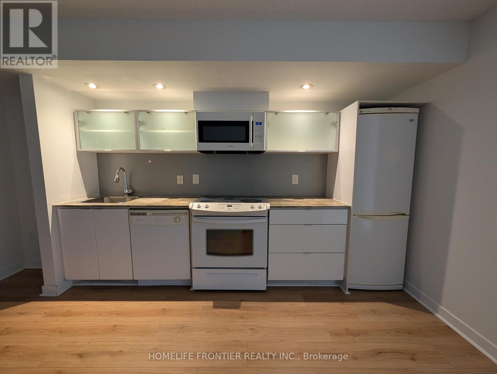 912 - 4k Spadina Avenue, Toronto, Ontario  M5V 3Y9 - Photo 3 - C12443034