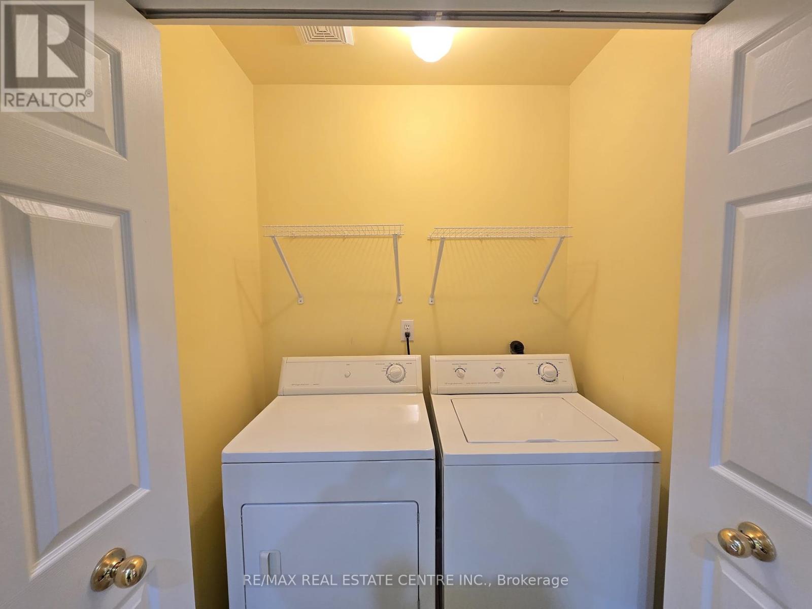 5054 Intrepid Drive, Mississauga, Ontario  L5M 8A5 - Photo 21 - W12404200