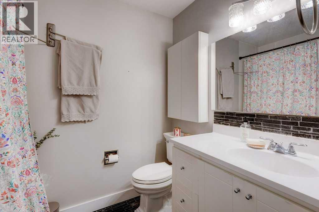 39 Shawglen Place Sw, Calgary, Alberta  T2Y 1X9 - Photo 19 - A2256693