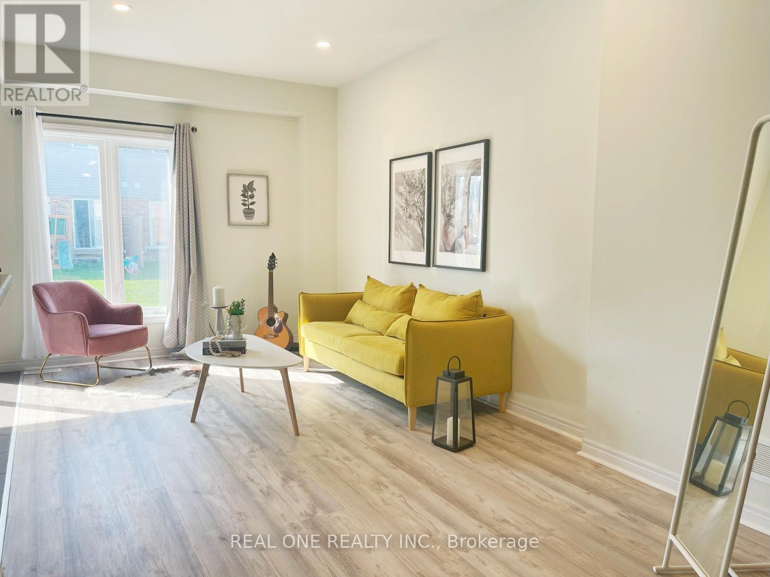 7 Sharp Drive, Hamilton, Ontario  L9K 0J9 - Photo 2 - X12415212