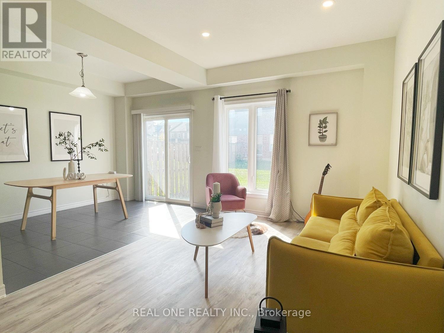 7 Sharp Drive, Hamilton, Ontario  L9K 0J9 - Photo 4 - X12415212