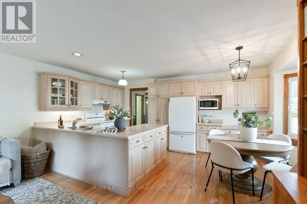 416 Brock Street, London South, Ontario  N6K 2M4 - Photo 11 - X12449513