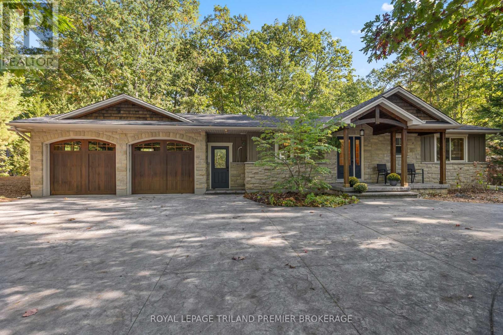 10300 BEACH O'PINES ROAD, Lambton Shores, Ontario