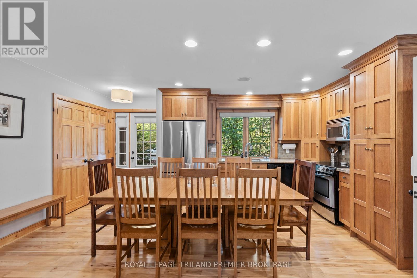 10300 Beach O'pines Road, Lambton Shores (Grand Bend), Ontario  N0M 1T0 - Photo 12 - X12449518