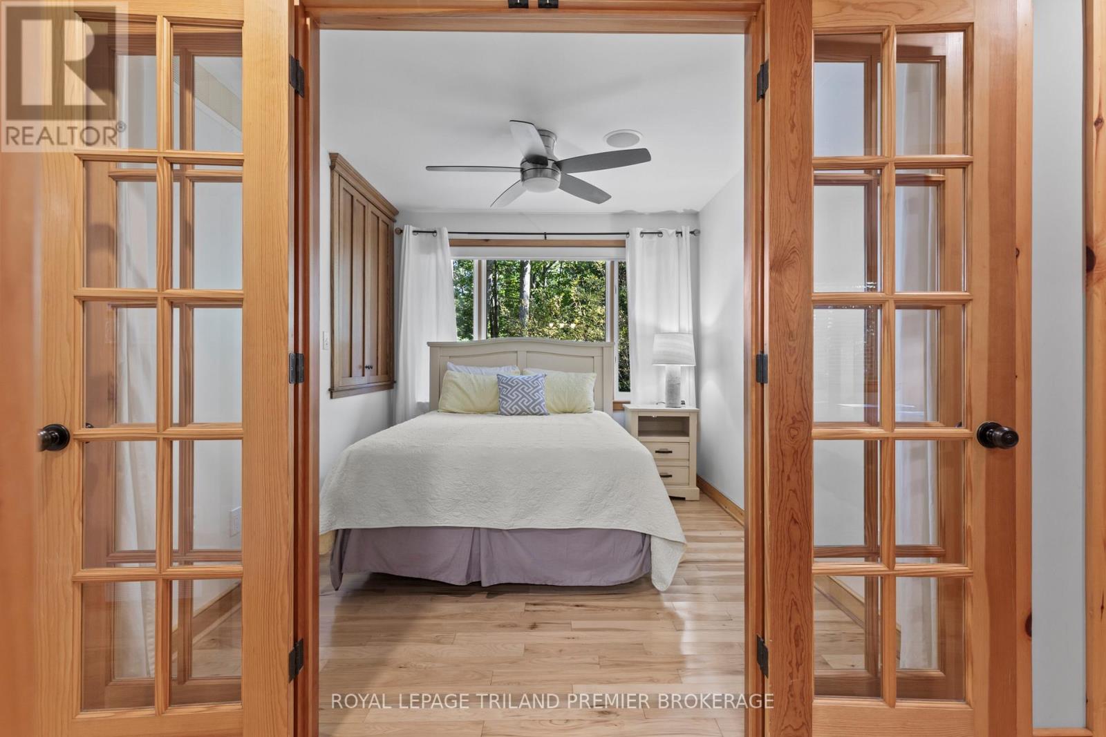 10300 Beach O'pines Road, Lambton Shores (Grand Bend), Ontario  N0M 1T0 - Photo 14 - X12449518