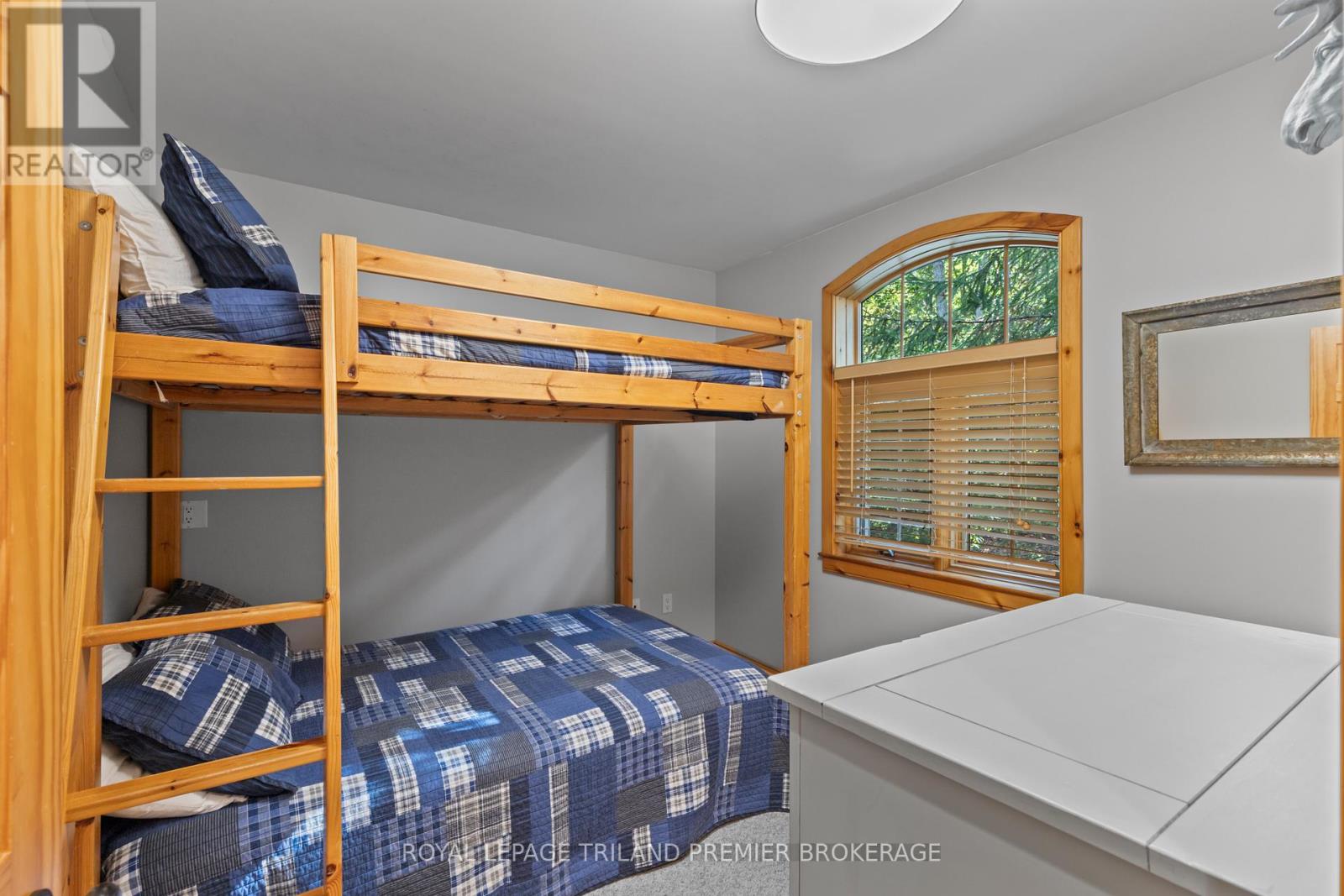 10300 Beach O'pines Road, Lambton Shores (Grand Bend), Ontario  N0M 1T0 - Photo 18 - X12449518