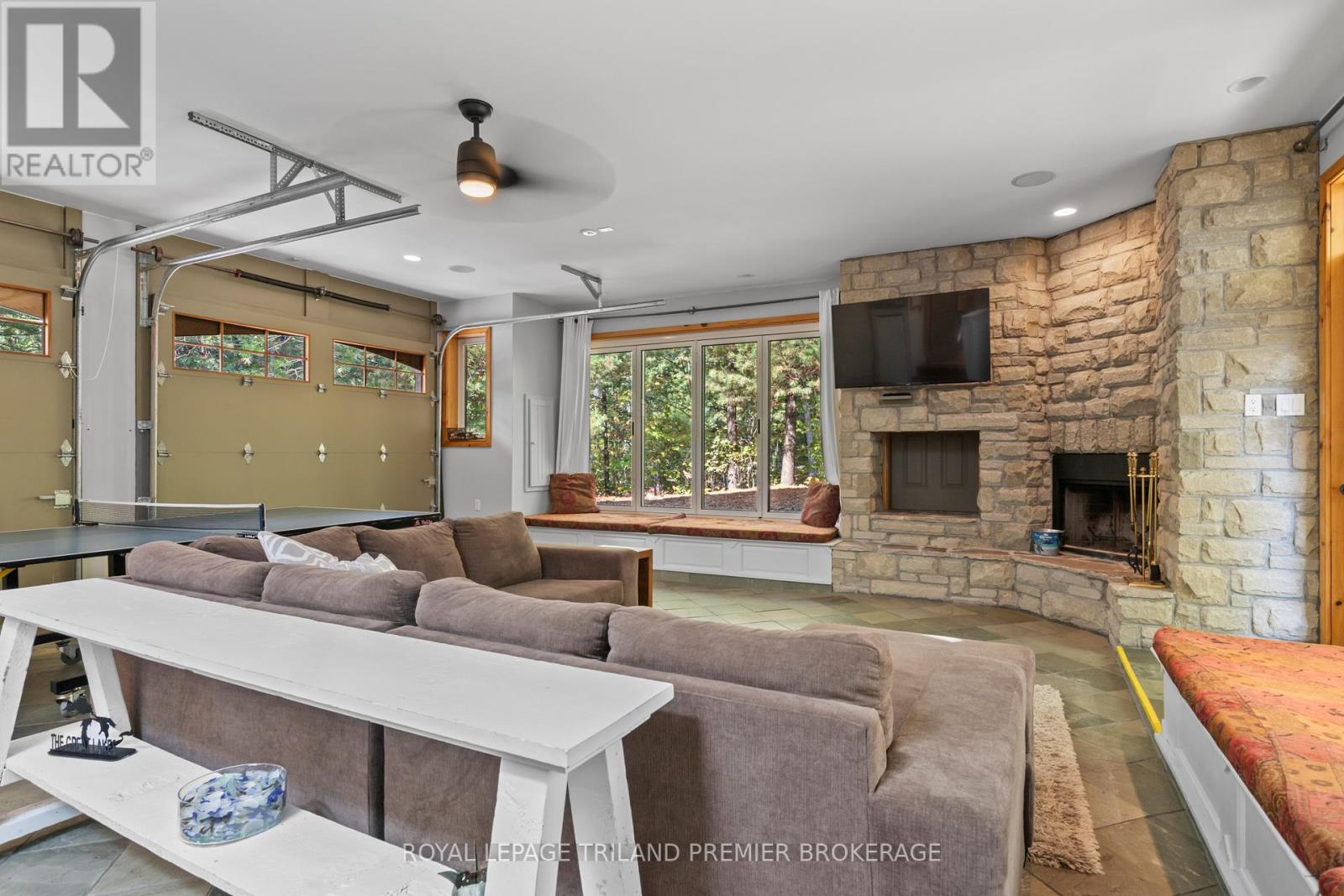 10300 Beach O'pines Road, Lambton Shores (Grand Bend), Ontario  N0M 1T0 - Photo 22 - X12449518