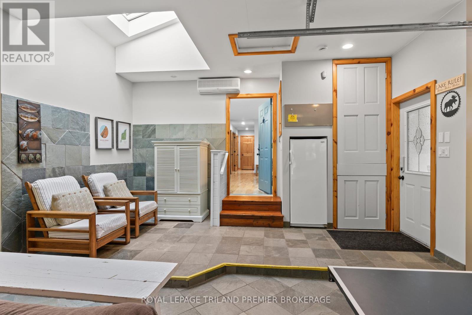 10300 Beach O'pines Road, Lambton Shores (Grand Bend), Ontario  N0M 1T0 - Photo 24 - X12449518