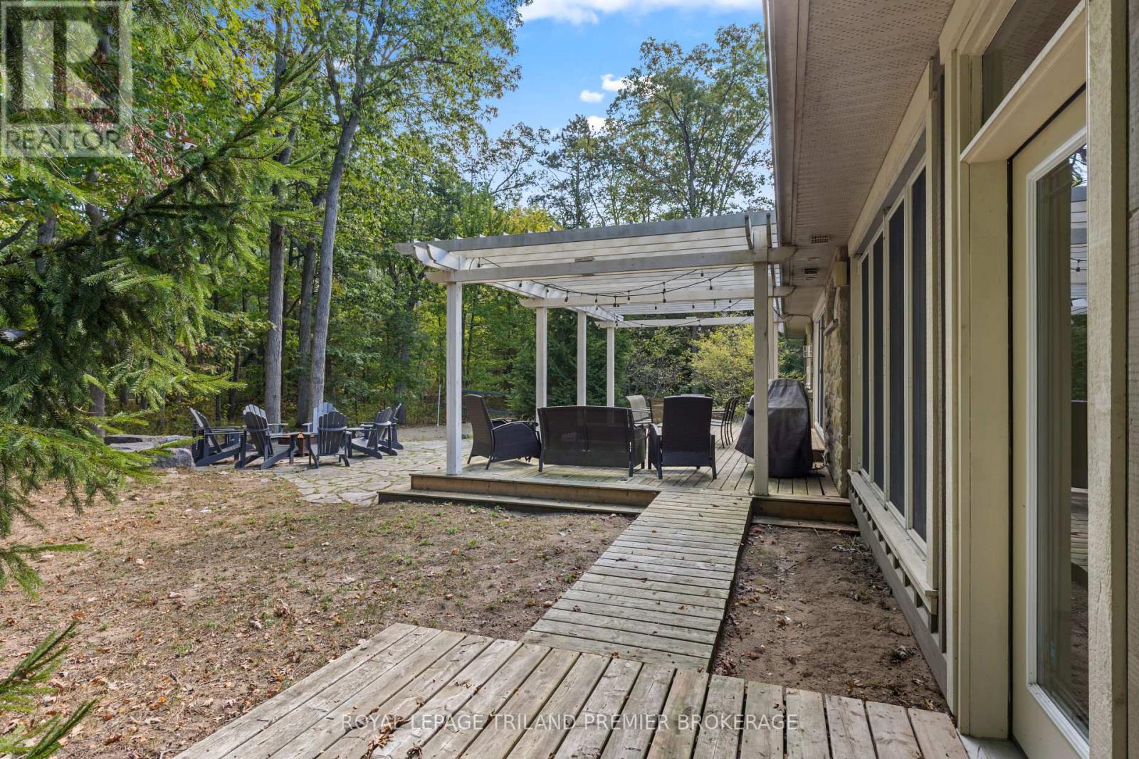 10300 Beach O'pines Road, Lambton Shores (Grand Bend), Ontario  N0M 1T0 - Photo 27 - X12449518