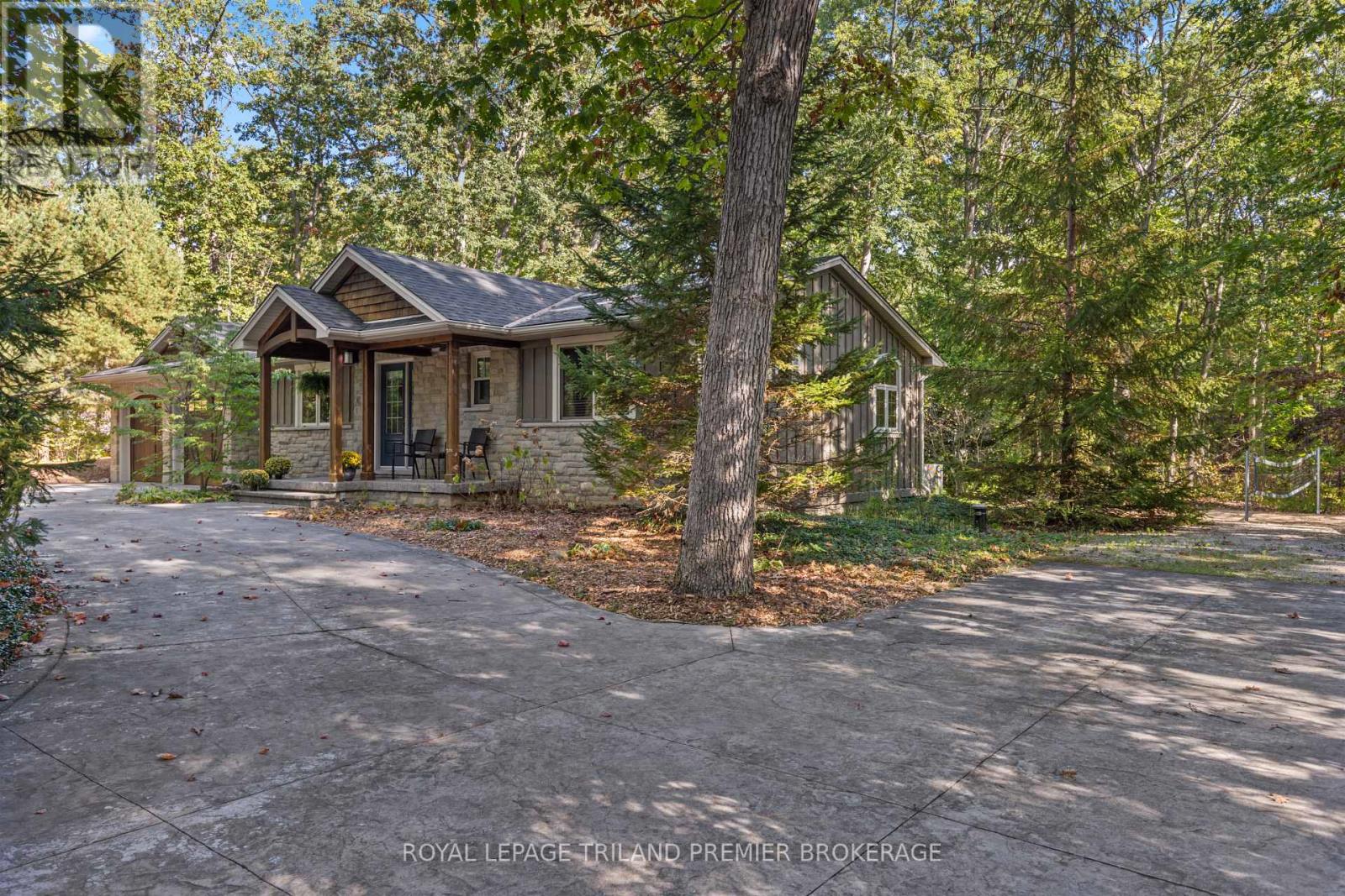 10300 Beach O'pines Road, Lambton Shores (Grand Bend), Ontario  N0M 1T0 - Photo 39 - X12449518
