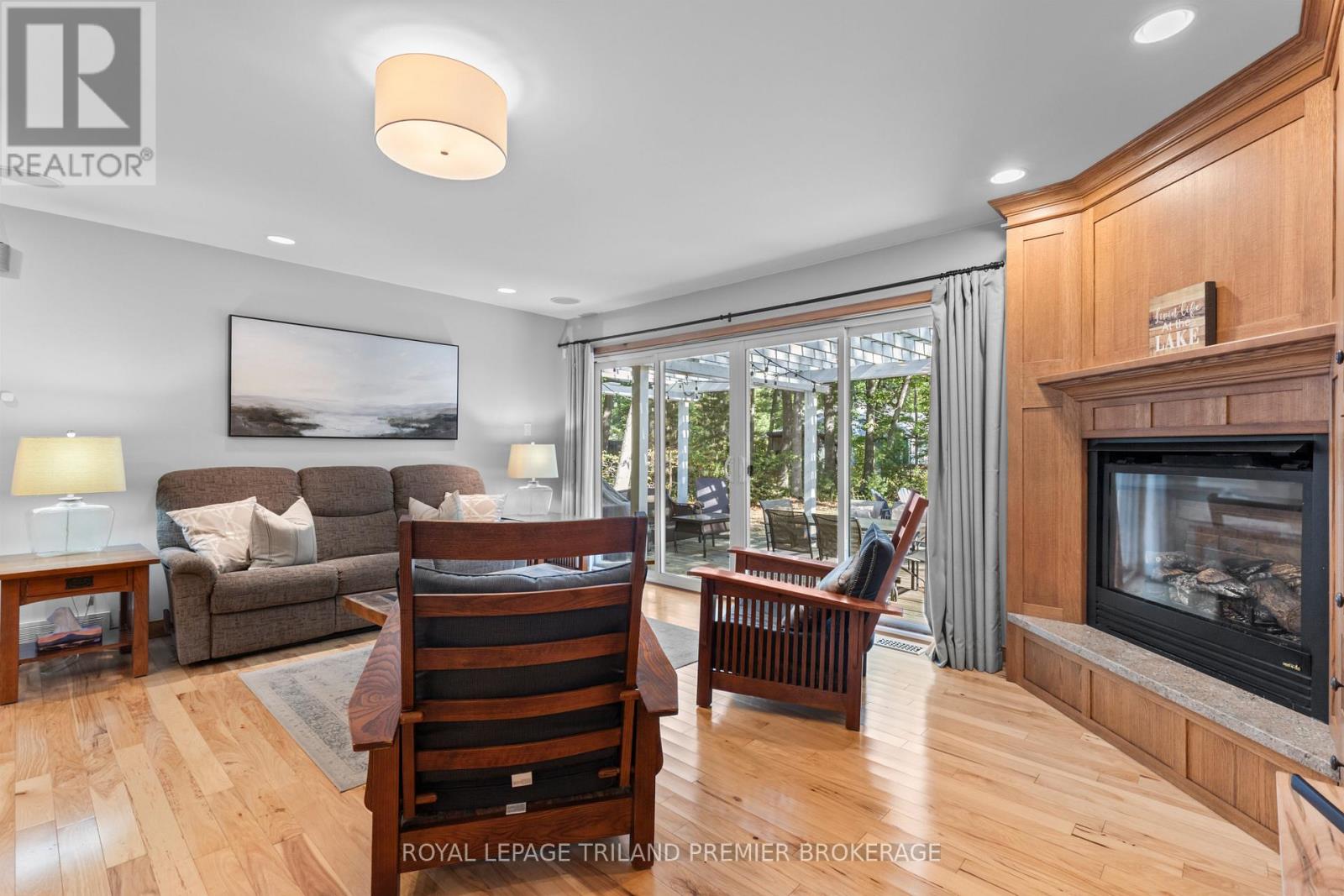 10300 Beach O'pines Road, Lambton Shores (Grand Bend), Ontario  N0M 1T0 - Photo 7 - X12449518