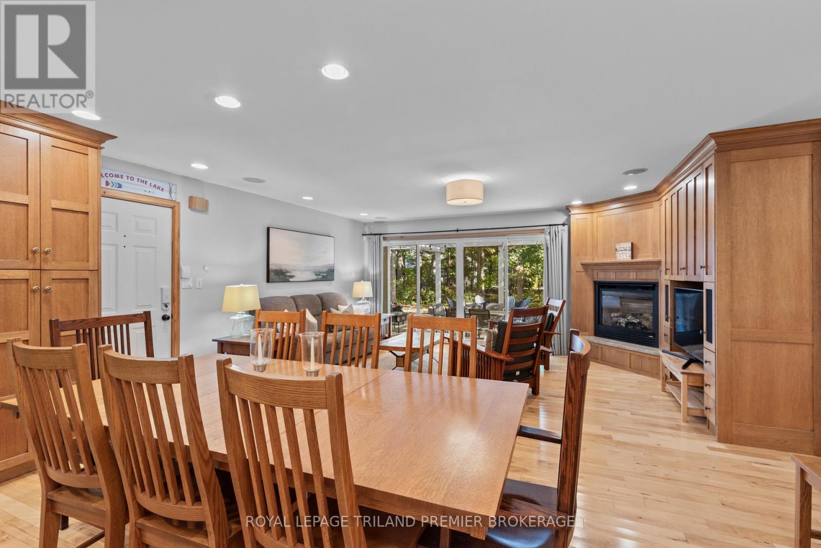 10300 Beach O'pines Road, Lambton Shores (Grand Bend), Ontario  N0M 1T0 - Photo 8 - X12449518