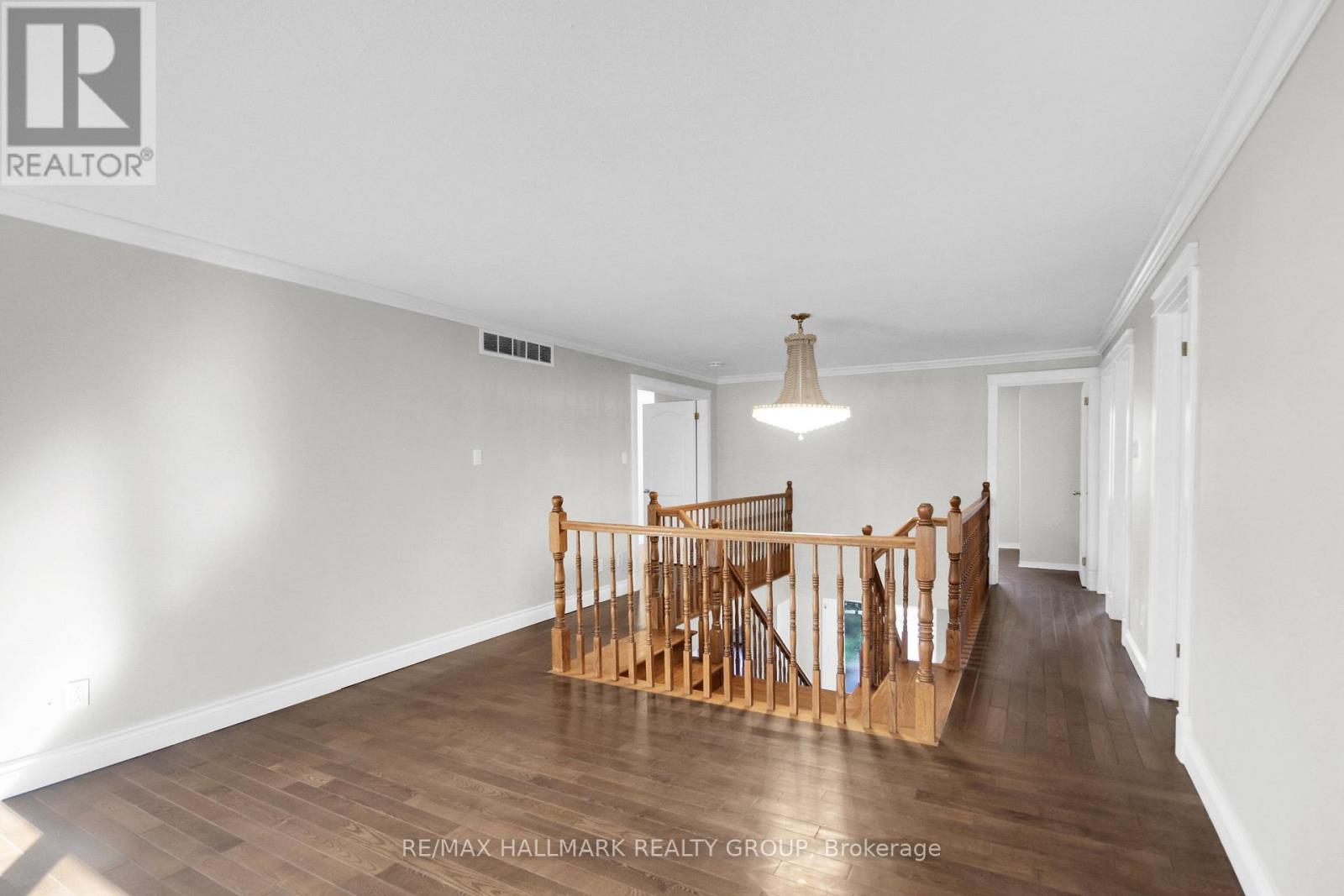 1662 Hunters Run Drive, Ottawa, Ontario  K1C 2H3 - Photo 14 - X12449593