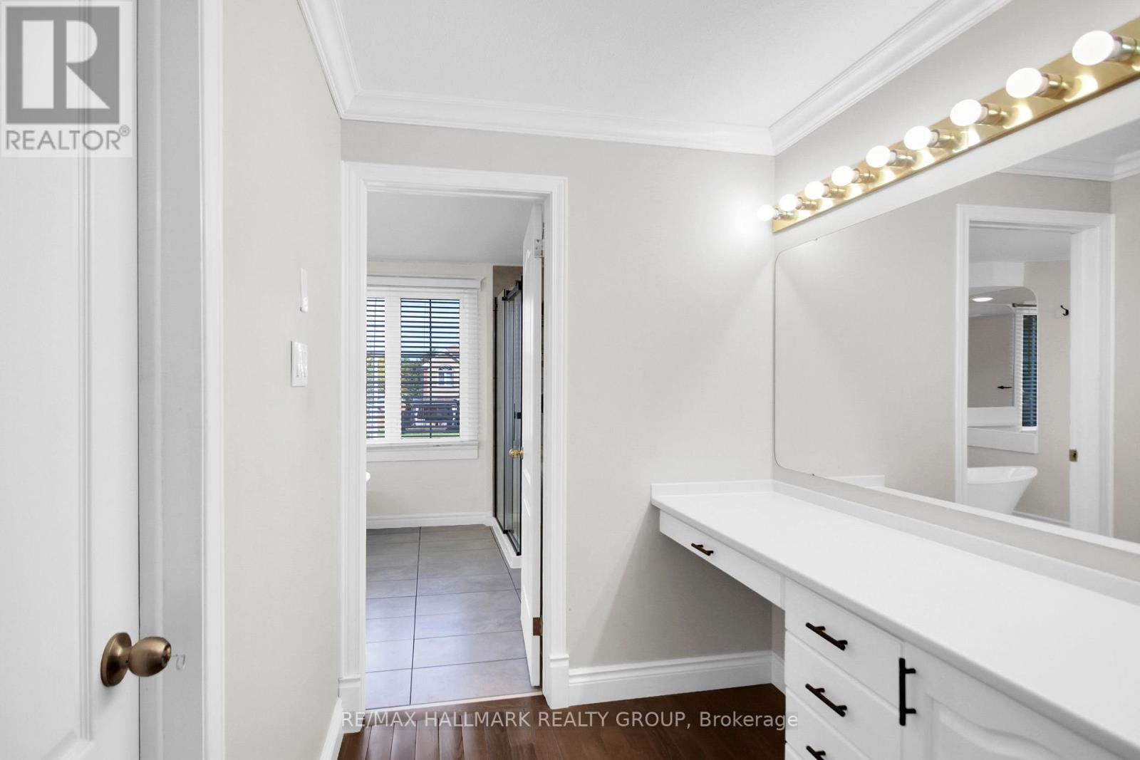 1662 Hunters Run Drive, Ottawa, Ontario  K1C 2H3 - Photo 15 - X12449593