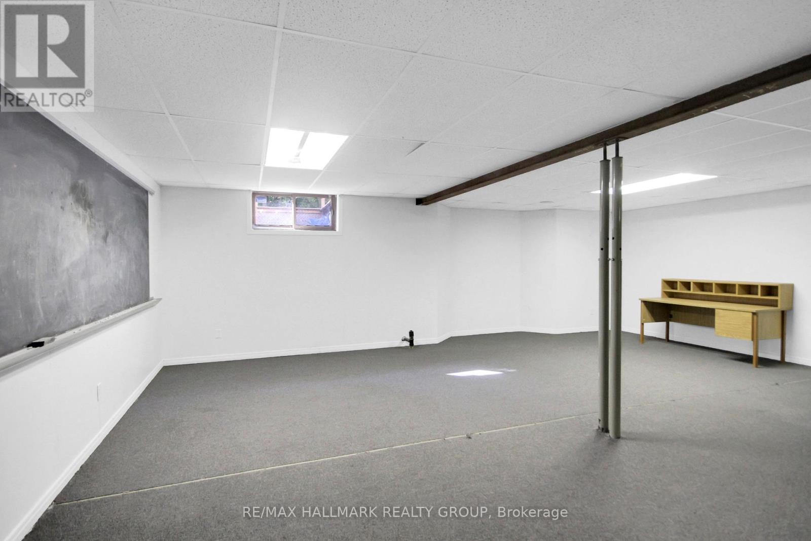1662 Hunters Run Drive, Ottawa, Ontario  K1C 2H3 - Photo 25 - X12449593