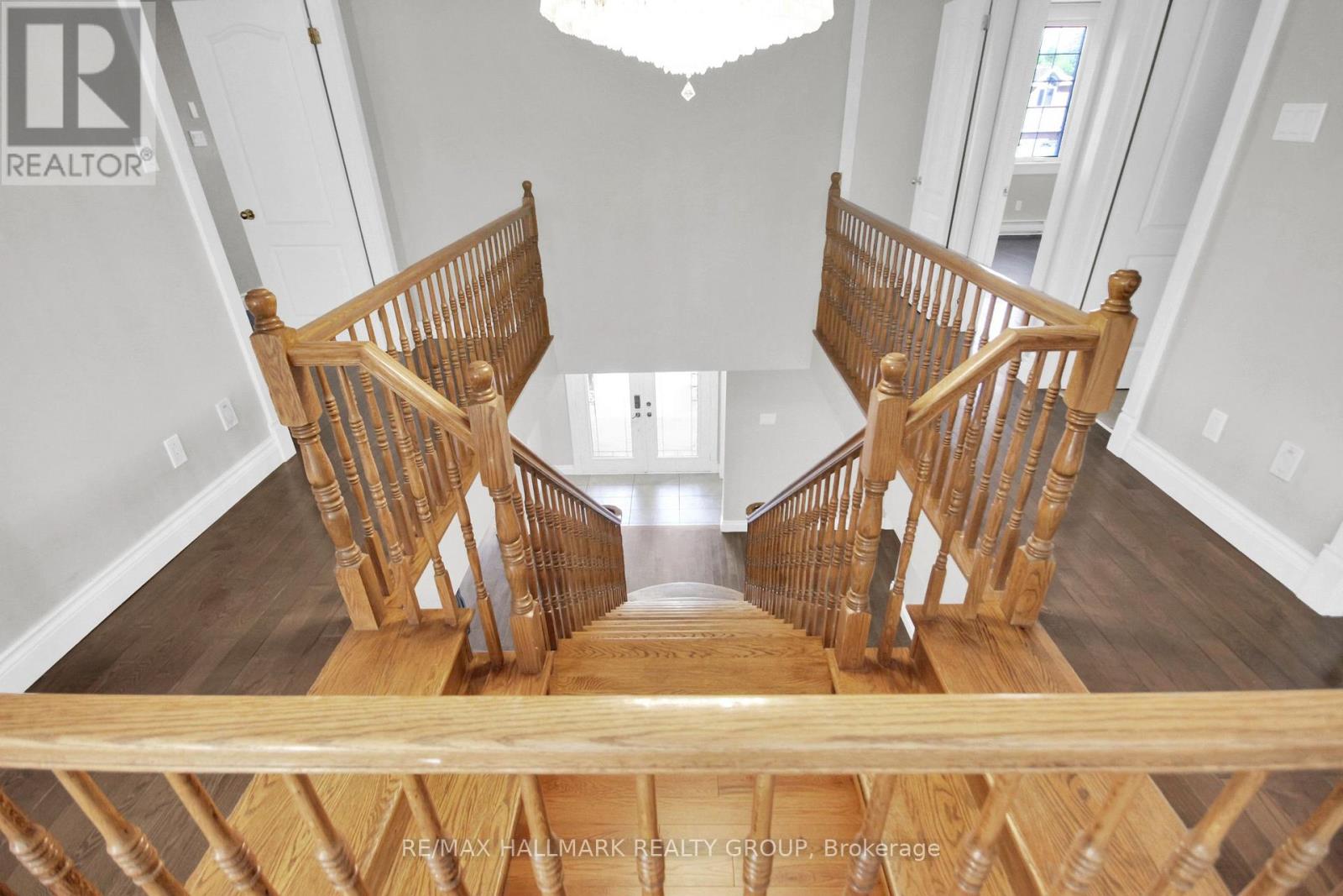 1662 Hunters Run Drive, Ottawa, Ontario  K1C 2H3 - Photo 4 - X12449593