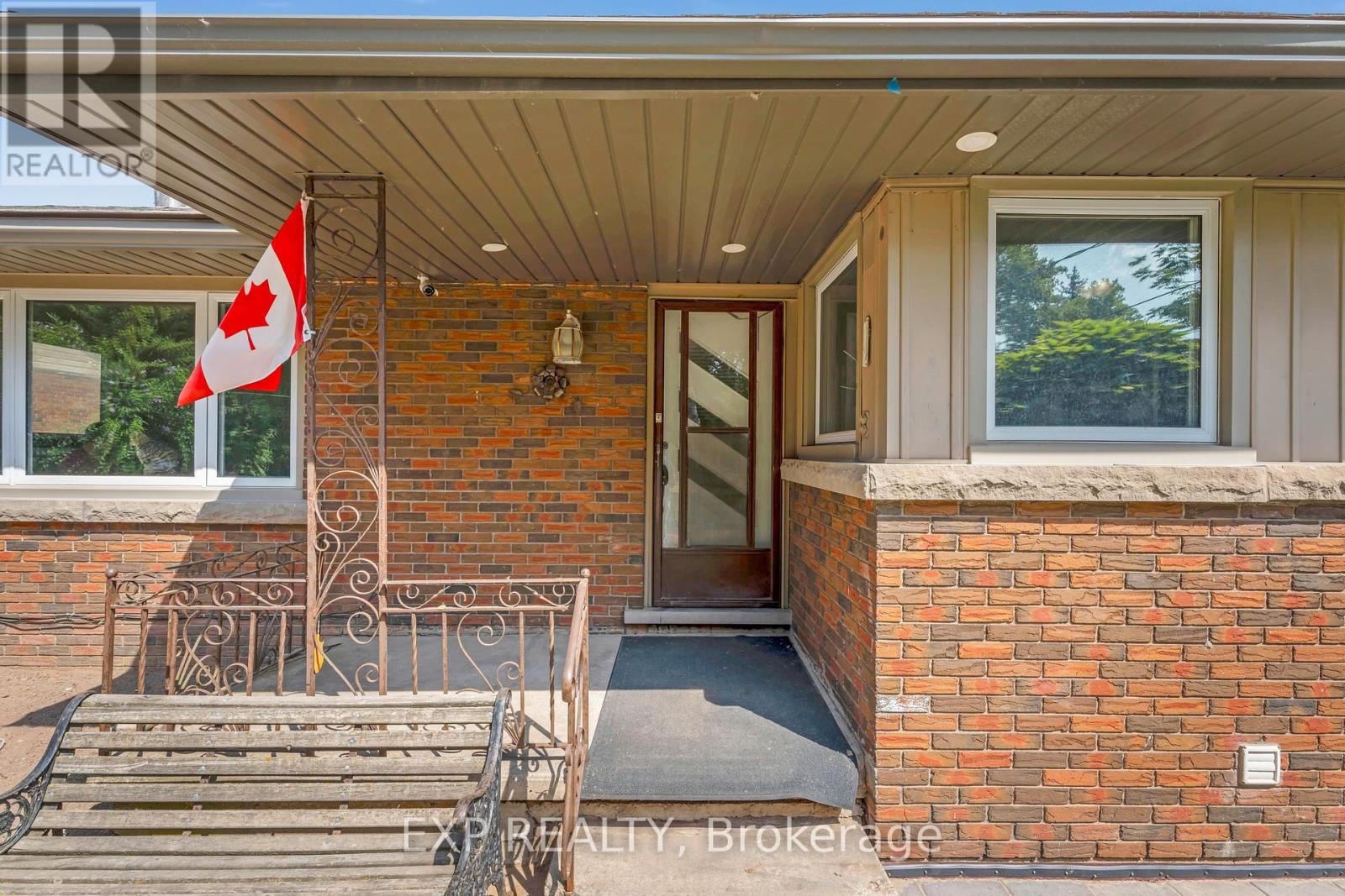 1986 Stanley Av Avenue, Niagara Falls, Ontario  L2E 6S4 - Photo 4 - X12449533