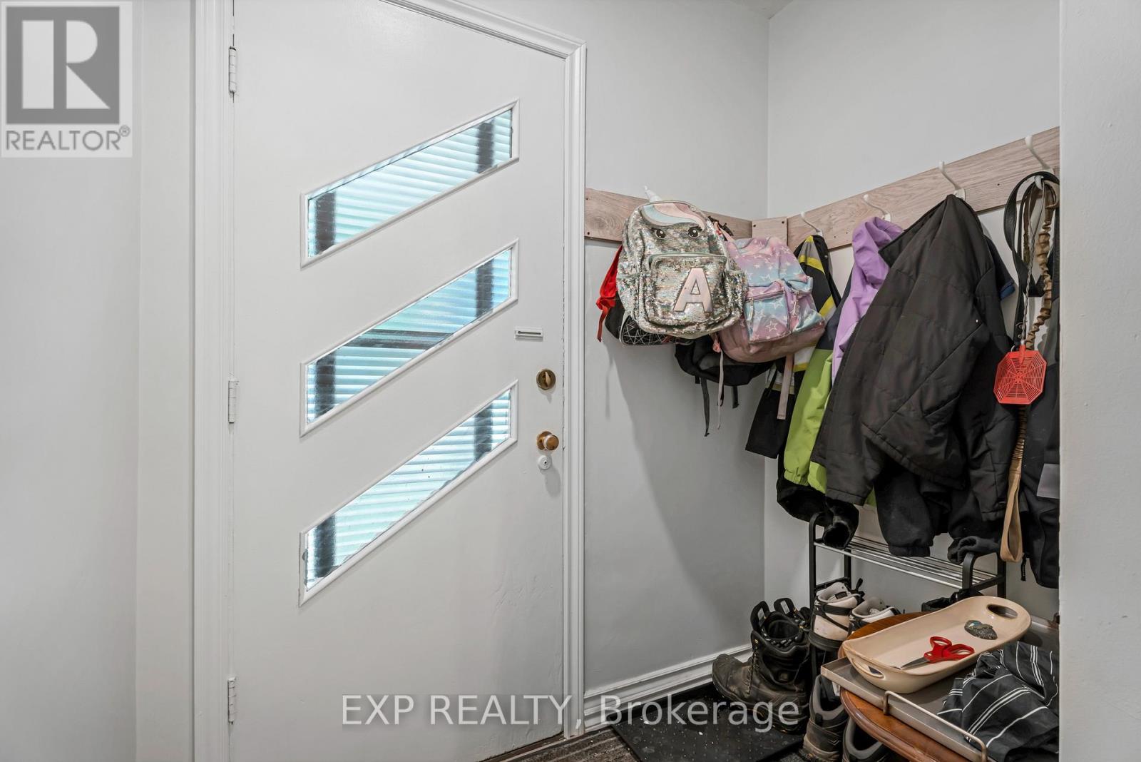 1986 Stanley Av Avenue, Niagara Falls, Ontario  L2E 6S4 - Photo 5 - X12449533
