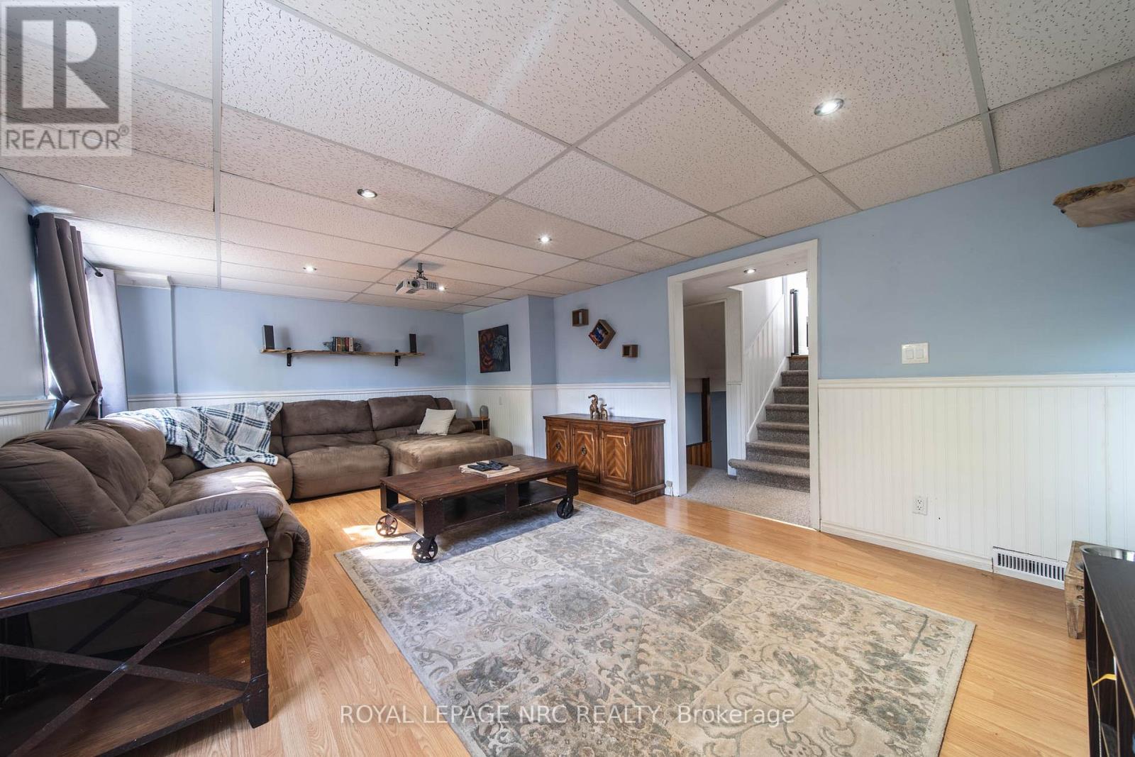 4228 York Drive, Niagara Falls, Ontario  L2E 6Y4 - Photo 12 - X12449512