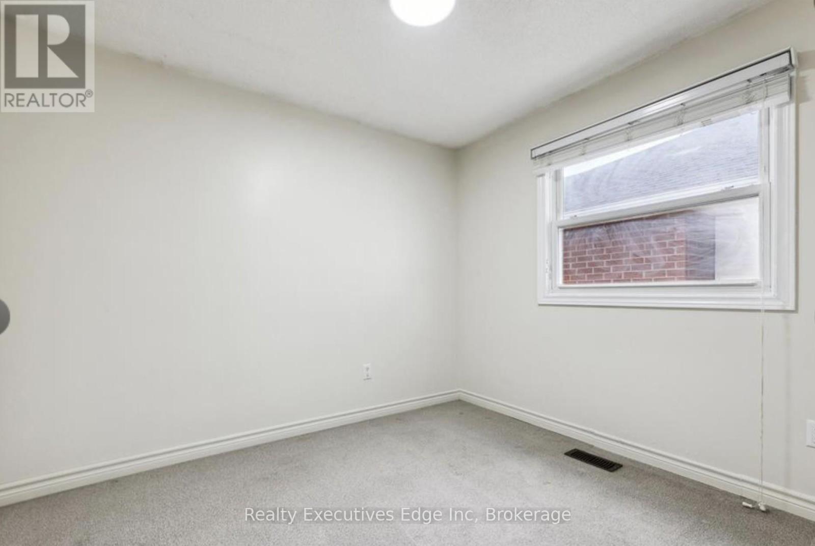 65 Overbank Drive, Oshawa, Ontario  L1J 7Y8 - Photo 6 - E12449515