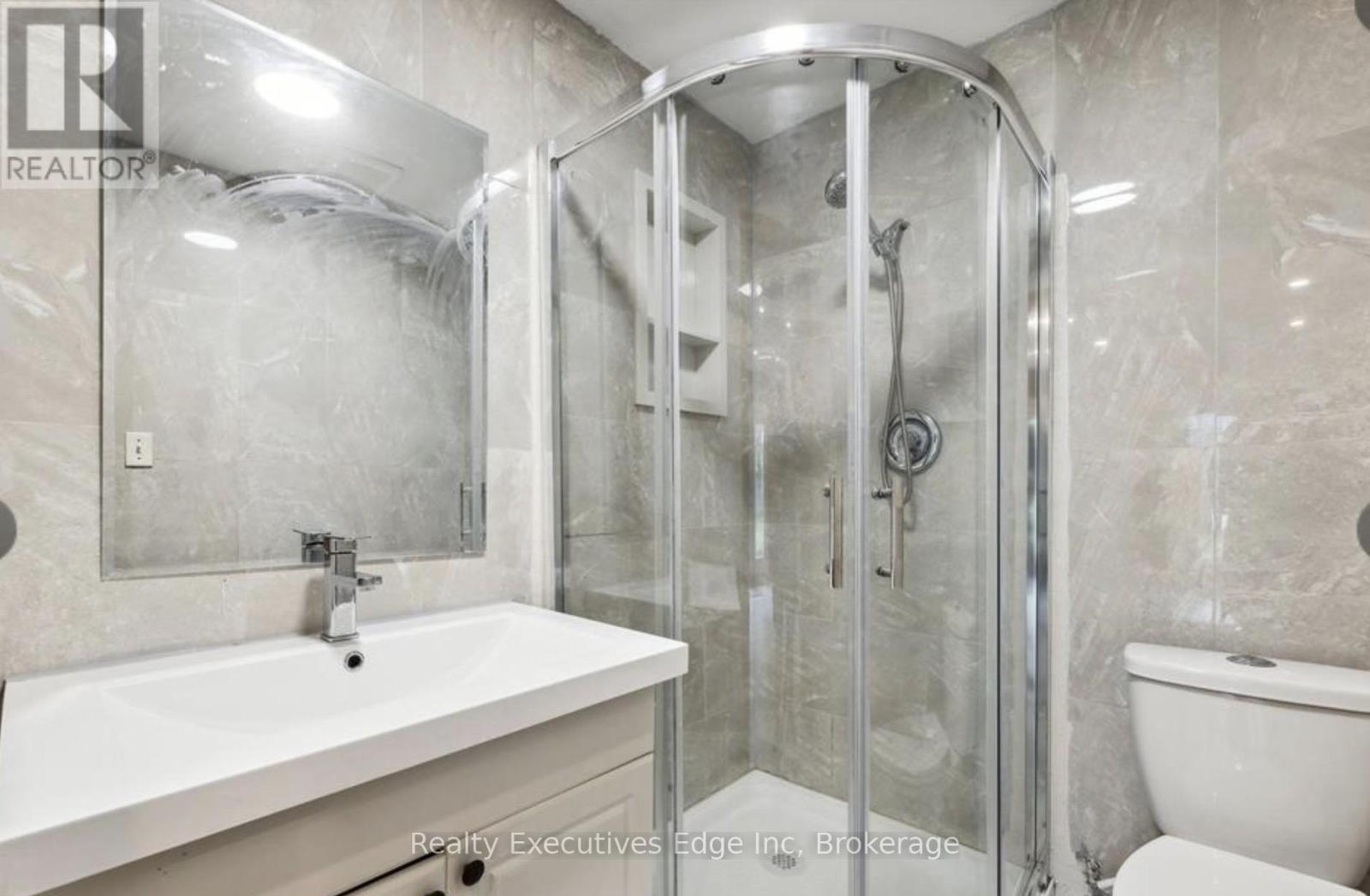 65 Overbank Drive, Oshawa, Ontario  L1J 7Y8 - Photo 9 - E12449515