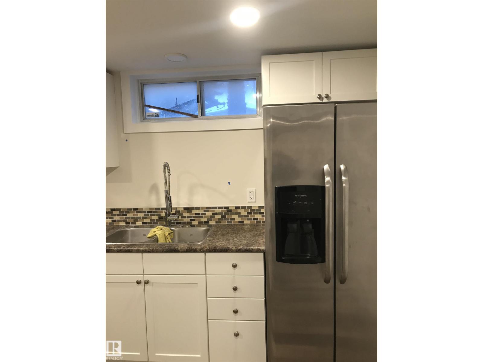 8032 70 Av Nw, Edmonton, Alberta  T6C 0A5 - Photo 3 - E4461068