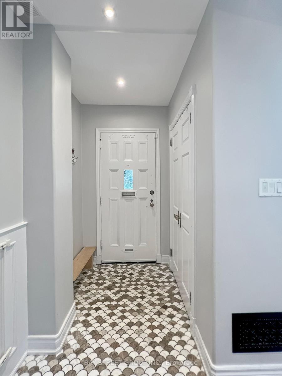 230 Chaplin Crescent, Toronto, Ontario  M5P 1B4 - Photo 3 - C12448521