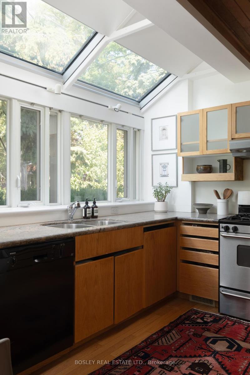 169 Heath Street E, Toronto (Rosedale-Moore Park), Ontario  M4T 1S6 - Photo 6 - C12449424