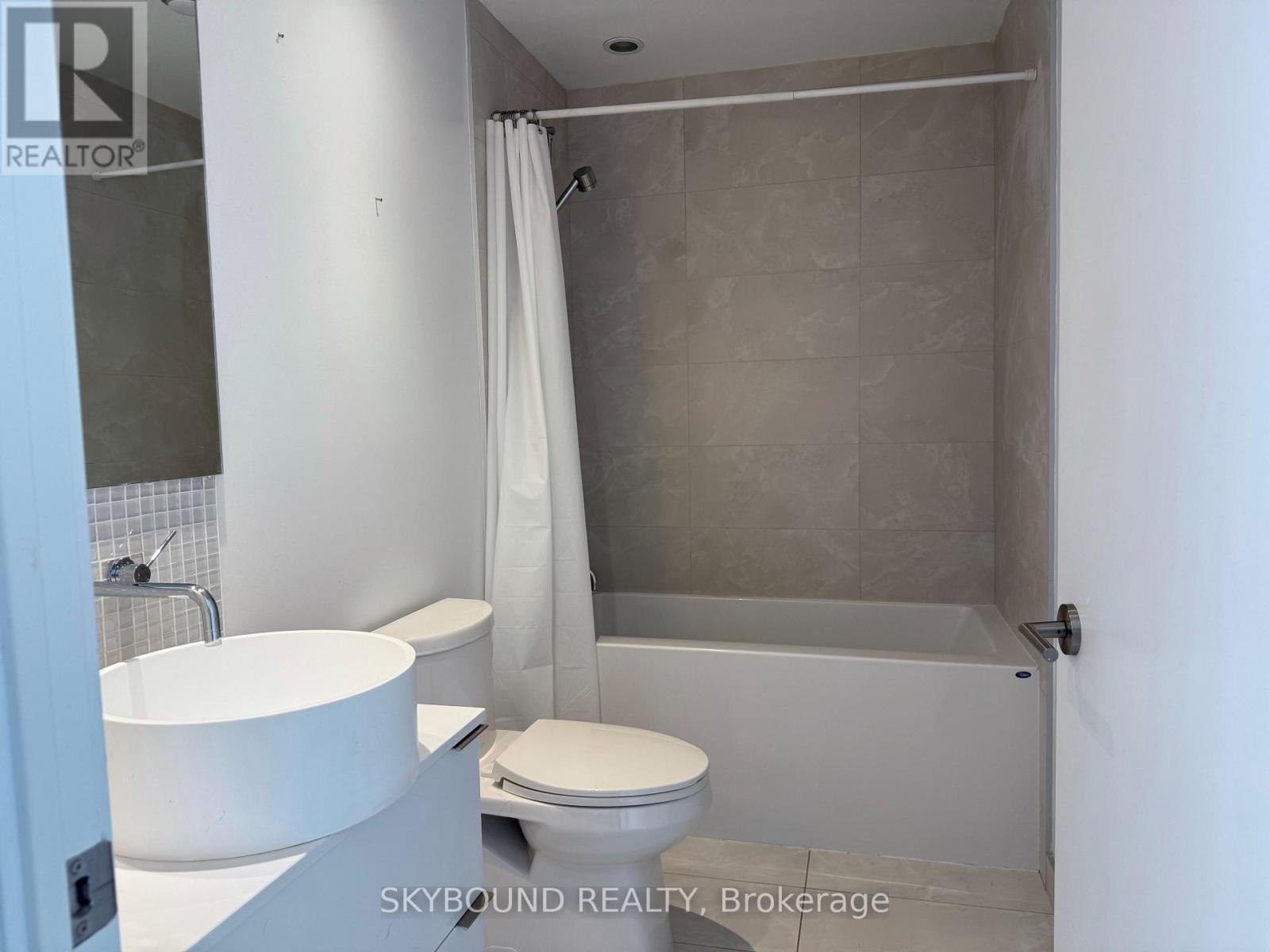 913 - 185 Roehampton Avenue, Toronto, Ontario  M4P 0C6 - Photo 15 - C12449458