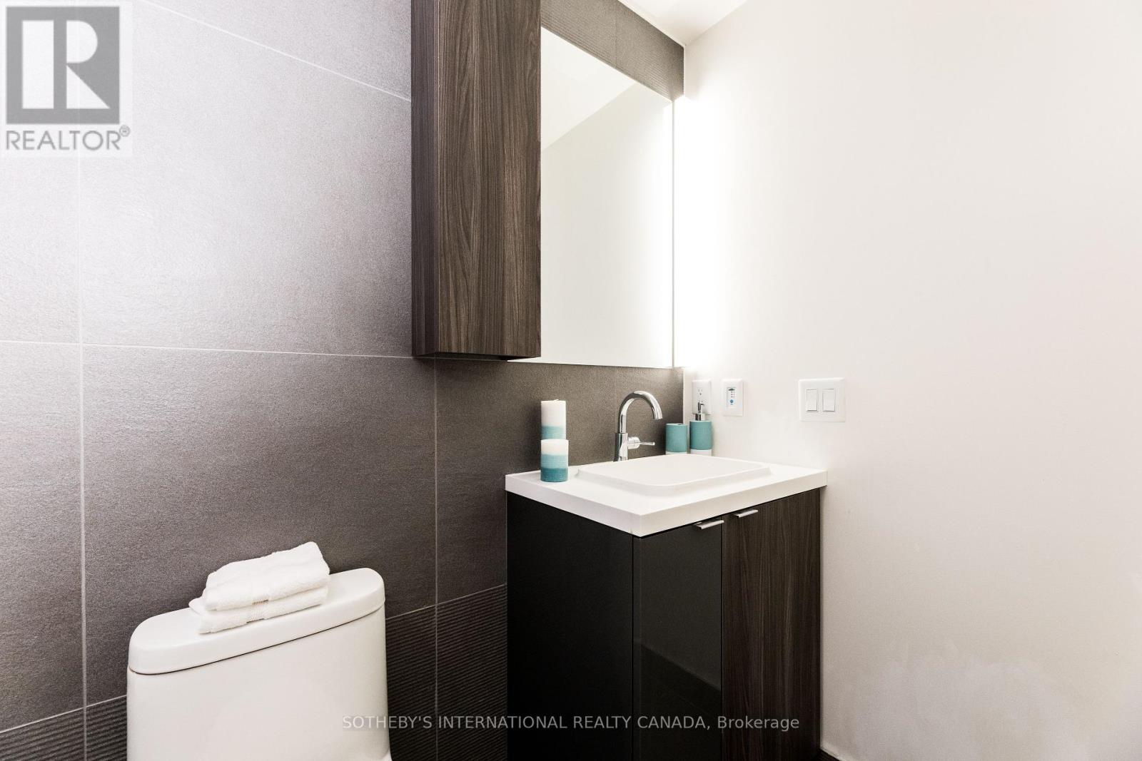 2411 - 35 Mercer Street, Toronto (Waterfront Communities), Ontario  M5V 0V1 - Photo 21 - C12449462