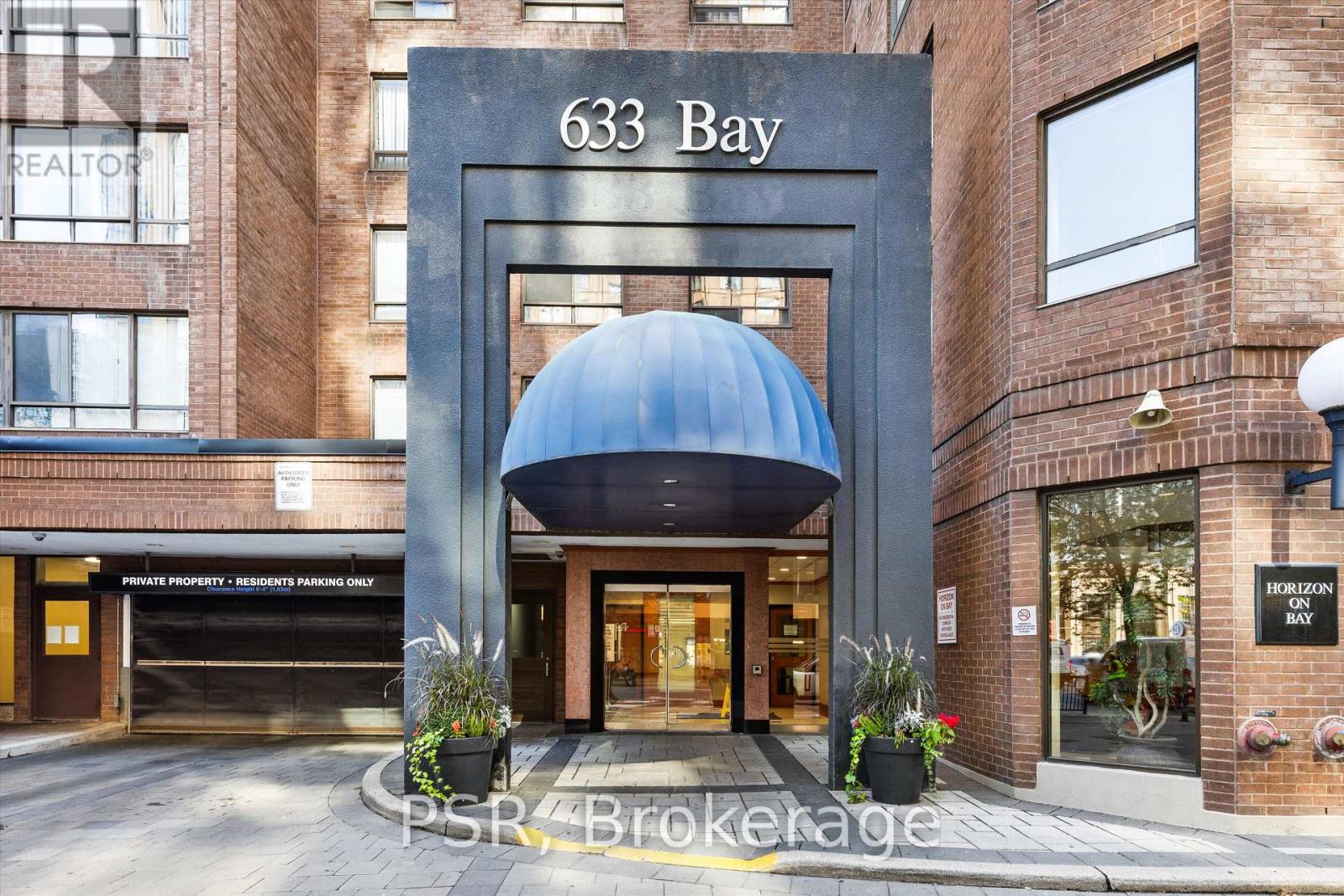 901 - 633 Bay Street, Toronto, Ontario  M5G 2G4 - Photo 2 - C12449471