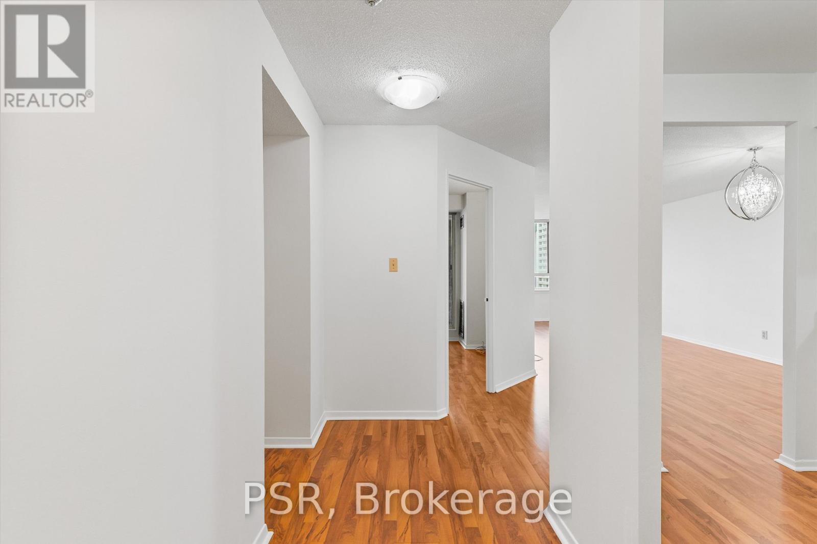 901 - 633 Bay Street, Toronto, Ontario  M5G 2G4 - Photo 4 - C12449471