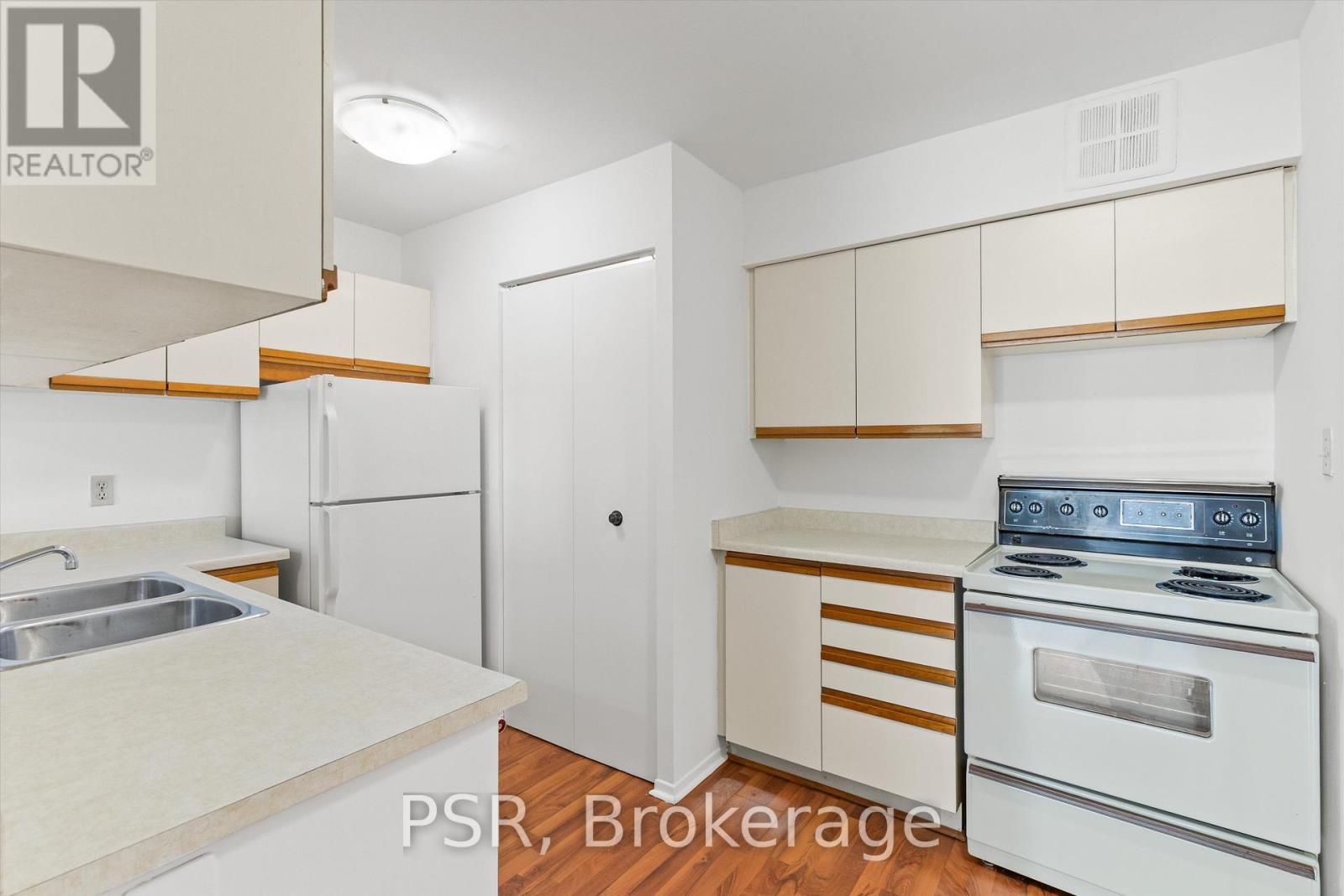 901 - 633 Bay Street, Toronto, Ontario  M5G 2G4 - Photo 7 - C12449471