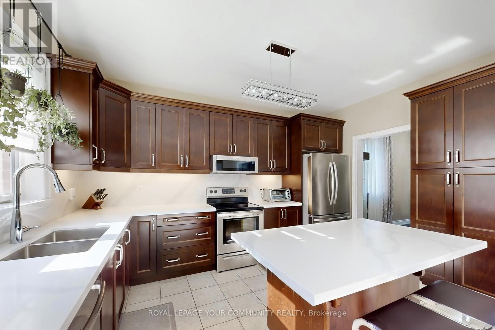 19 Richmond Park Drive, Georgina (Keswick North), Ontario  L4P 0H2 - Photo 13 - N12448992