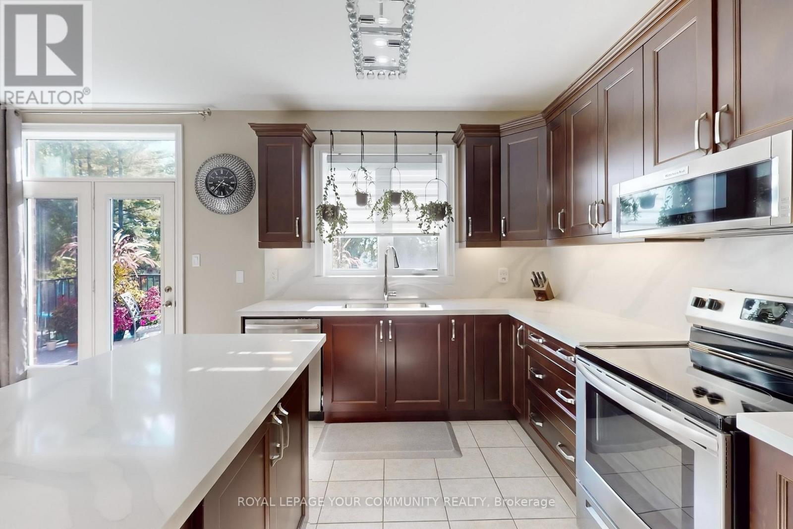 19 Richmond Park Drive, Georgina (Keswick North), Ontario  L4P 0H2 - Photo 16 - N12448992