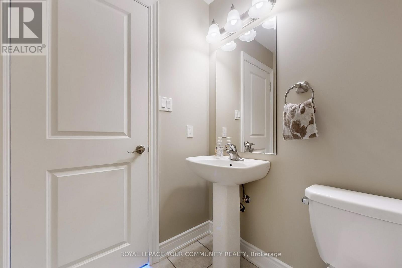 19 Richmond Park Drive, Georgina (Keswick North), Ontario  L4P 0H2 - Photo 18 - N12448992