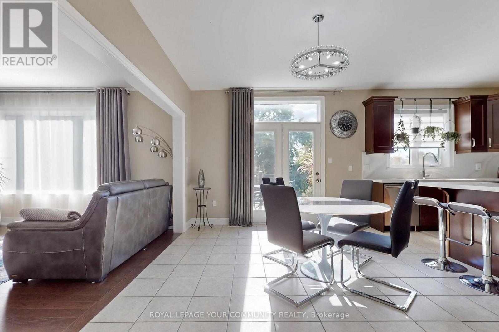19 Richmond Park Drive, Georgina (Keswick North), Ontario  L4P 0H2 - Photo 12 - N12448992