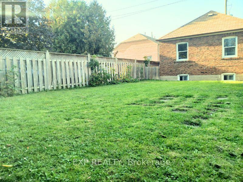Main Fl - 861 Cosburn Avenue, Toronto, Ontario  M4C 2W4 - Photo 12 - E12449372