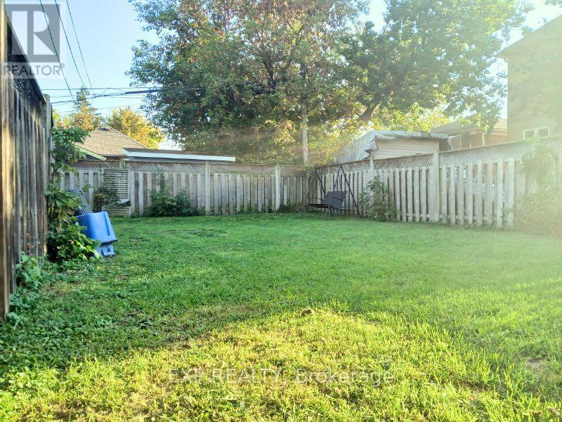 Main Fl - 861 Cosburn Avenue, Toronto, Ontario  M4C 2W4 - Photo 14 - E12449372