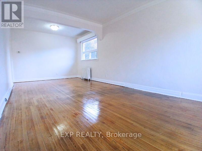 Main Fl - 861 Cosburn Avenue, Toronto, Ontario  M4C 2W4 - Photo 4 - E12449372