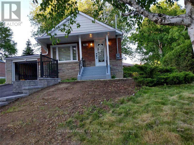 5 Aylesford Drive, Toronto (Birchcliffe-Cliffside), Ontario  M1N 1L6 - Photo 3 - E12449430