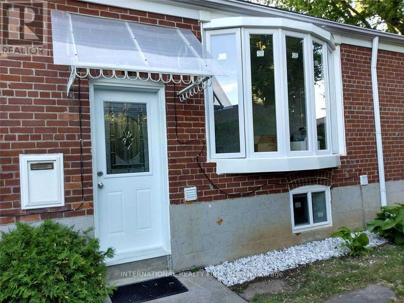 5 Aylesford Drive, Toronto (Birchcliffe-Cliffside), Ontario  M1N 1L6 - Photo 5 - E12449430