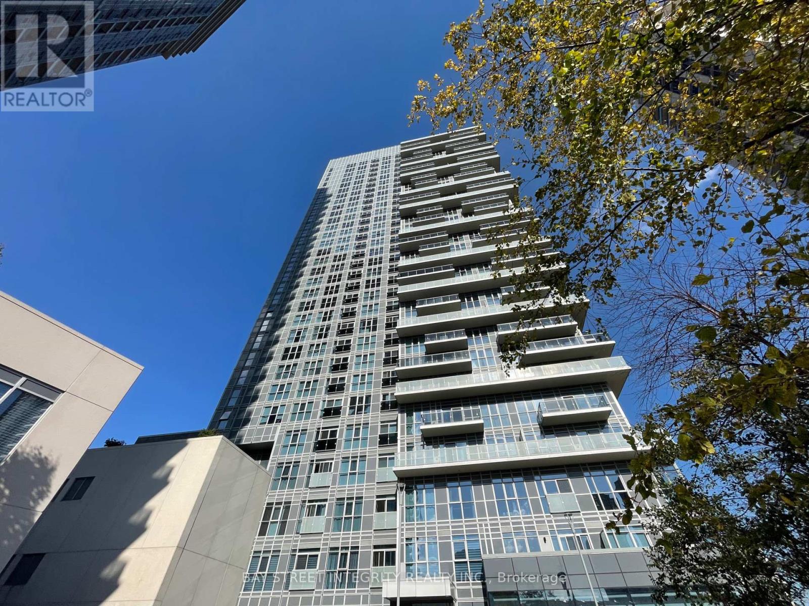 225 VILLAGE GREEN SQUARE, Toronto, Ontario
