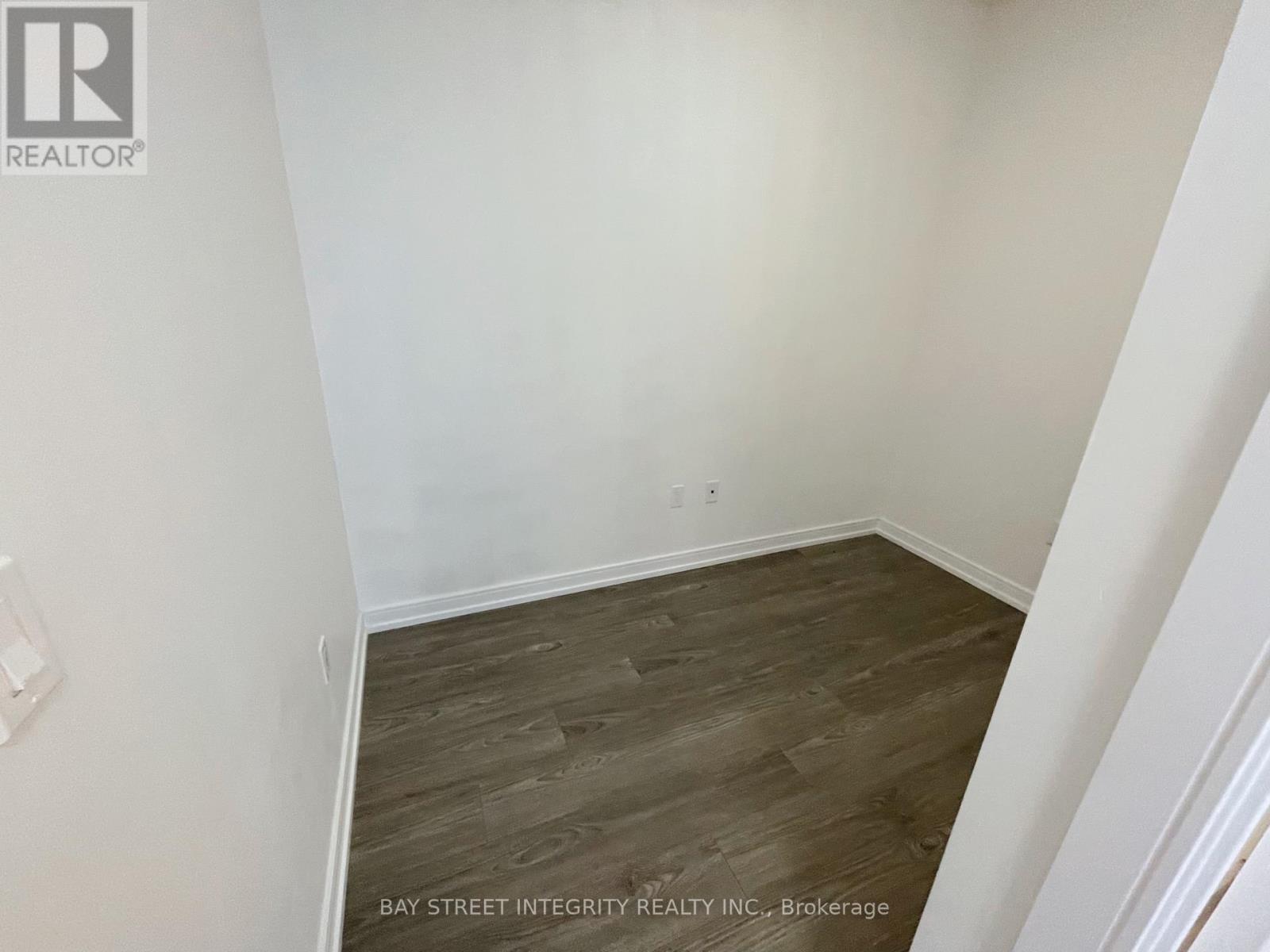 225 Village Green Square, Toronto, Ontario  M1S 0L7 - Photo 10 - E12449437