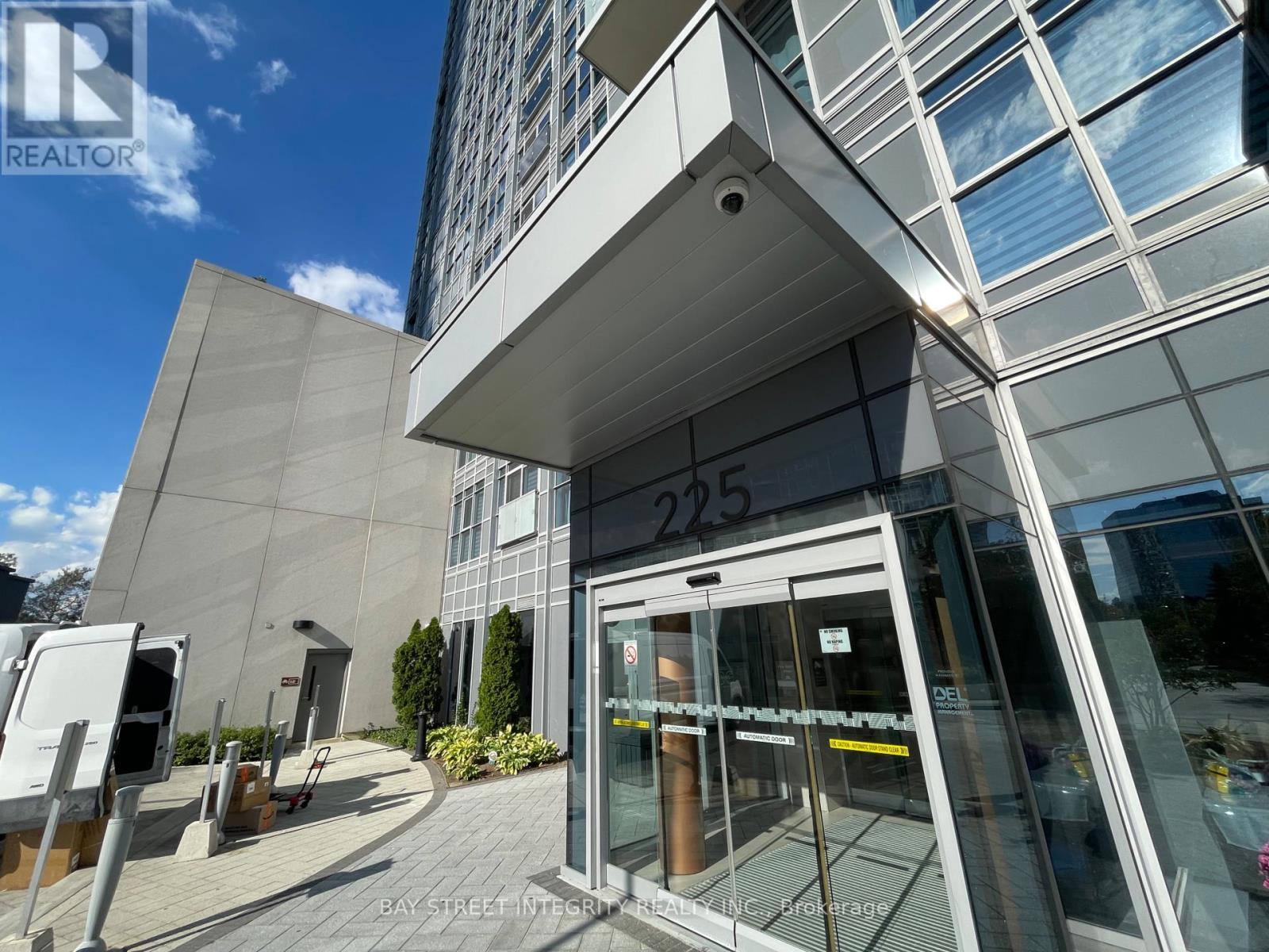 225 Village Green Square, Toronto, Ontario  M1S 0L7 - Photo 2 - E12449437
