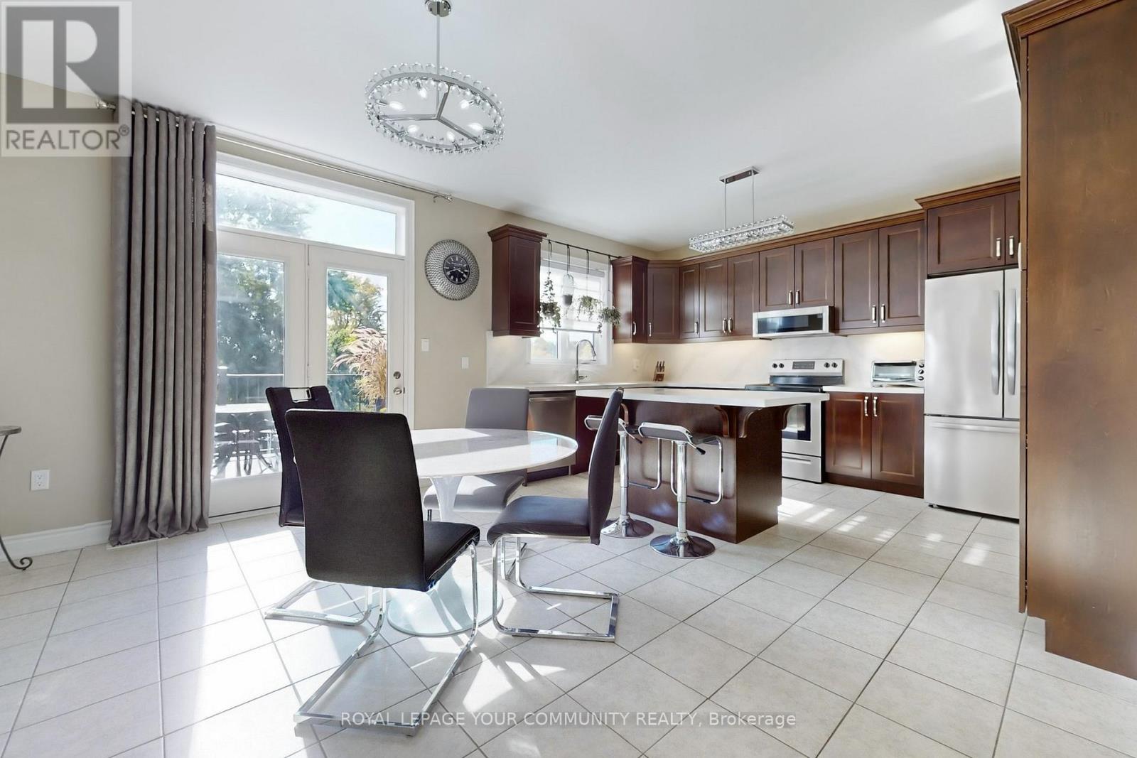19 Richmond Park Drive, Georgina (Keswick North), Ontario  L4P 0H2 - Photo 14 - N12448992