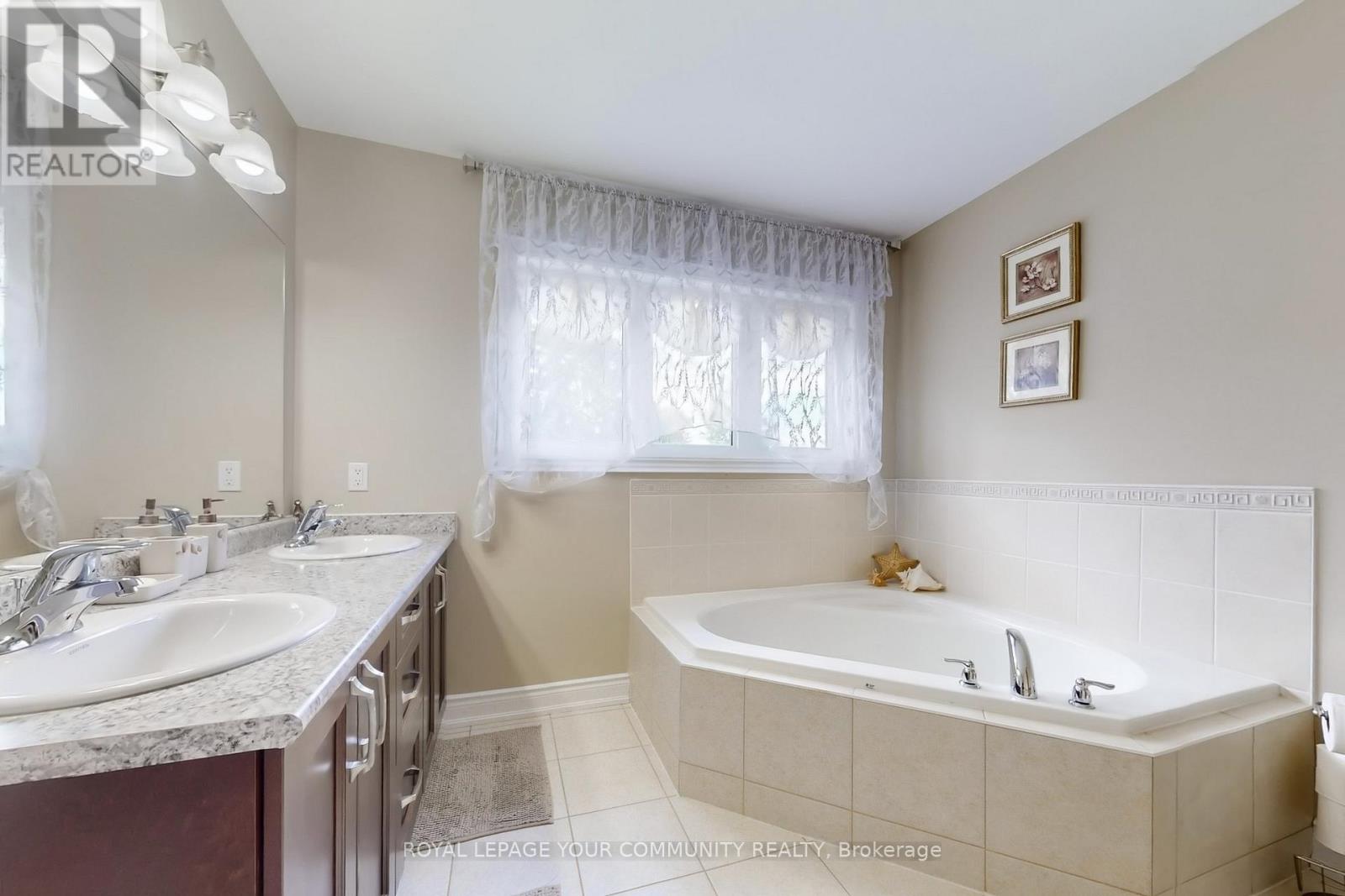 19 Richmond Park Drive, Georgina (Keswick North), Ontario  L4P 0H2 - Photo 25 - N12448992