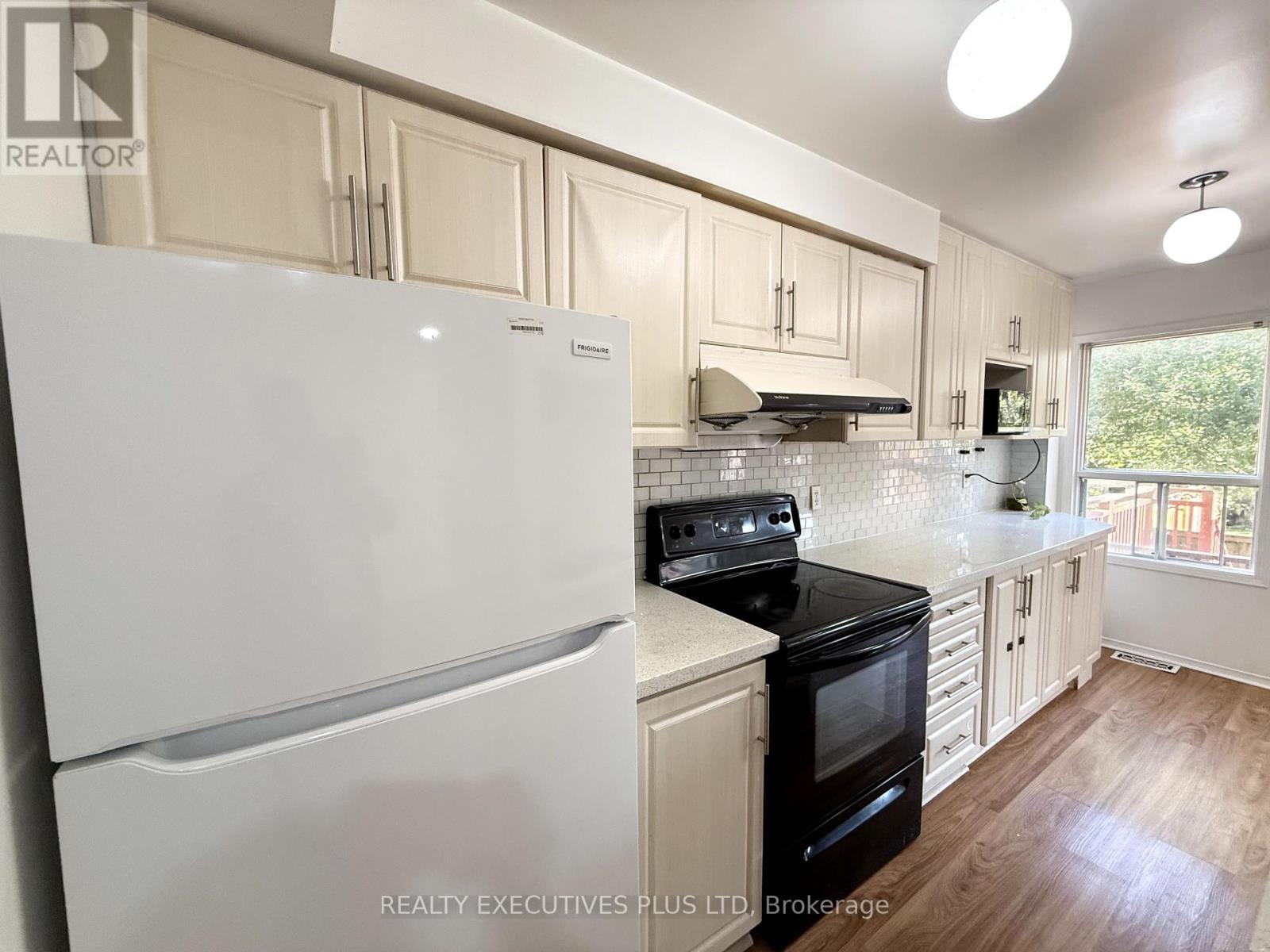 55 Ravenscliffe Court, Brampton, Ontario  L6X 4N9 - Photo 10 - W12449331